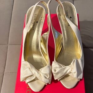 Kate Spade Ivory Bow Slingback Heels (size 8)